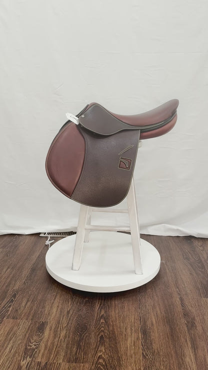 Luc Childeric FJ Used 17.5" Close Contact Saddle